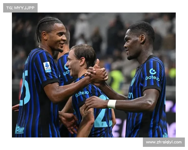 克雷莫内塞球员展示背后名字，反对家庭暴力活动获支持