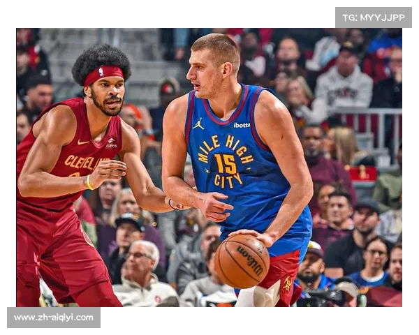 掘金约基奇背后传球，森林狼麦克丹尼尔斯抢断反击